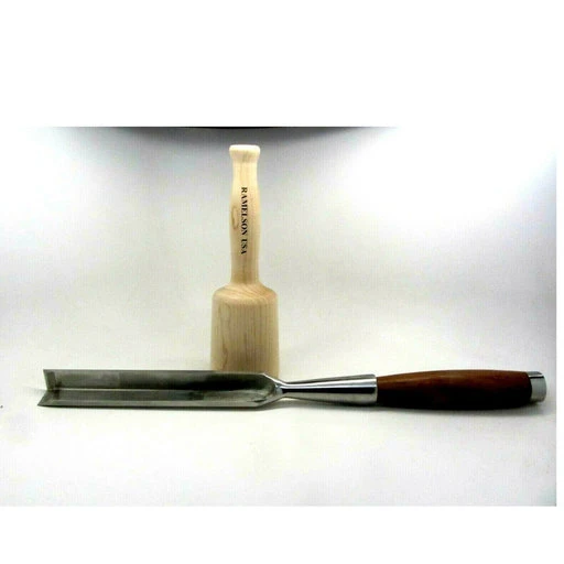 90 Degree Timber Corner Chisel And Mallet - Image 2