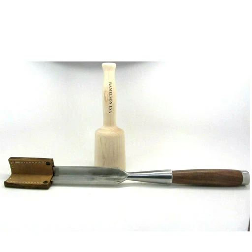 90 Degree Timber Corner Chisel And Mallet - Image 3
